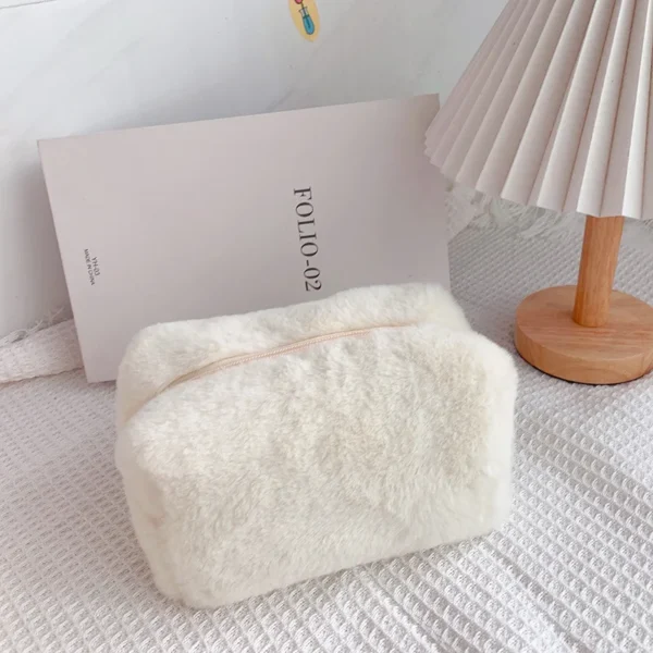 Fur Makeup Bags for Women Soft Travel Cosmetic Bag Organizer Case Young Lady Girls Make Up